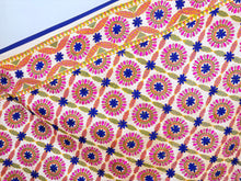 Carica l'immagine nel visualizzatore di Gallery, EMBROIDERY SILK SCARF 32
