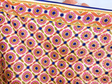 Carica l'immagine nel visualizzatore di Gallery, EMBROIDERY SILK SCARF 32

