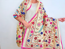 Carica l'immagine nel visualizzatore di Gallery, EMBROIDERY SILK SCARF 31
