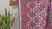 Cargar y reproducir el video en el visor de la galería, EMBROIDERY SILK SCARF 36
