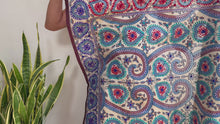 Cargar y reproducir el video en el visor de la galería, EMBROIDERY SILK SCARF 32
