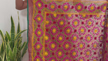 Cargar y reproducir el video en el visor de la galería, EMBROIDERY SILK SCARF 31
