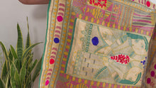 Cargar y reproducir el video en el visor de la galería, EMBROIDERY SILK SCARF 26

