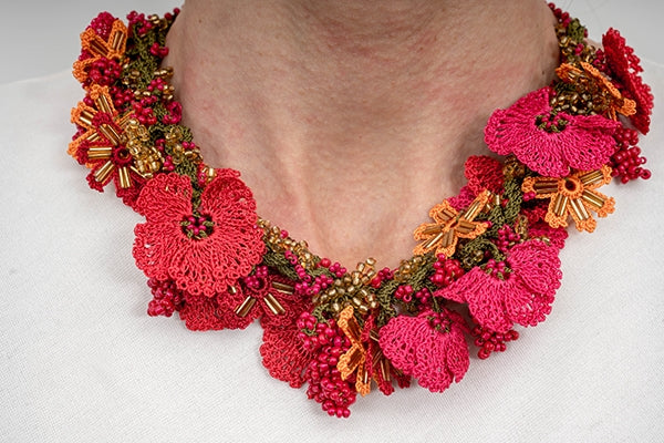 BOUQUET NECKLACE RED