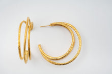 Charger l'image dans la galerie, TRIPLE HOOP EARRING
