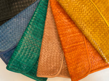 Cargar imagen en el visor de la galería, BAGUETTE BAG YELLOW
