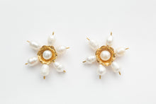 Load image into Gallery viewer, DAISY 50&#39;s EARRING

