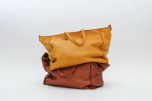 Load image into Gallery viewer, SHOPPING WASHED LEATHER BAG CAMEL
