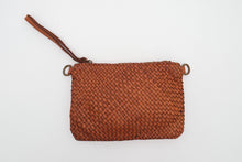 Load image into Gallery viewer, CLUTCH BAG CAMEL
